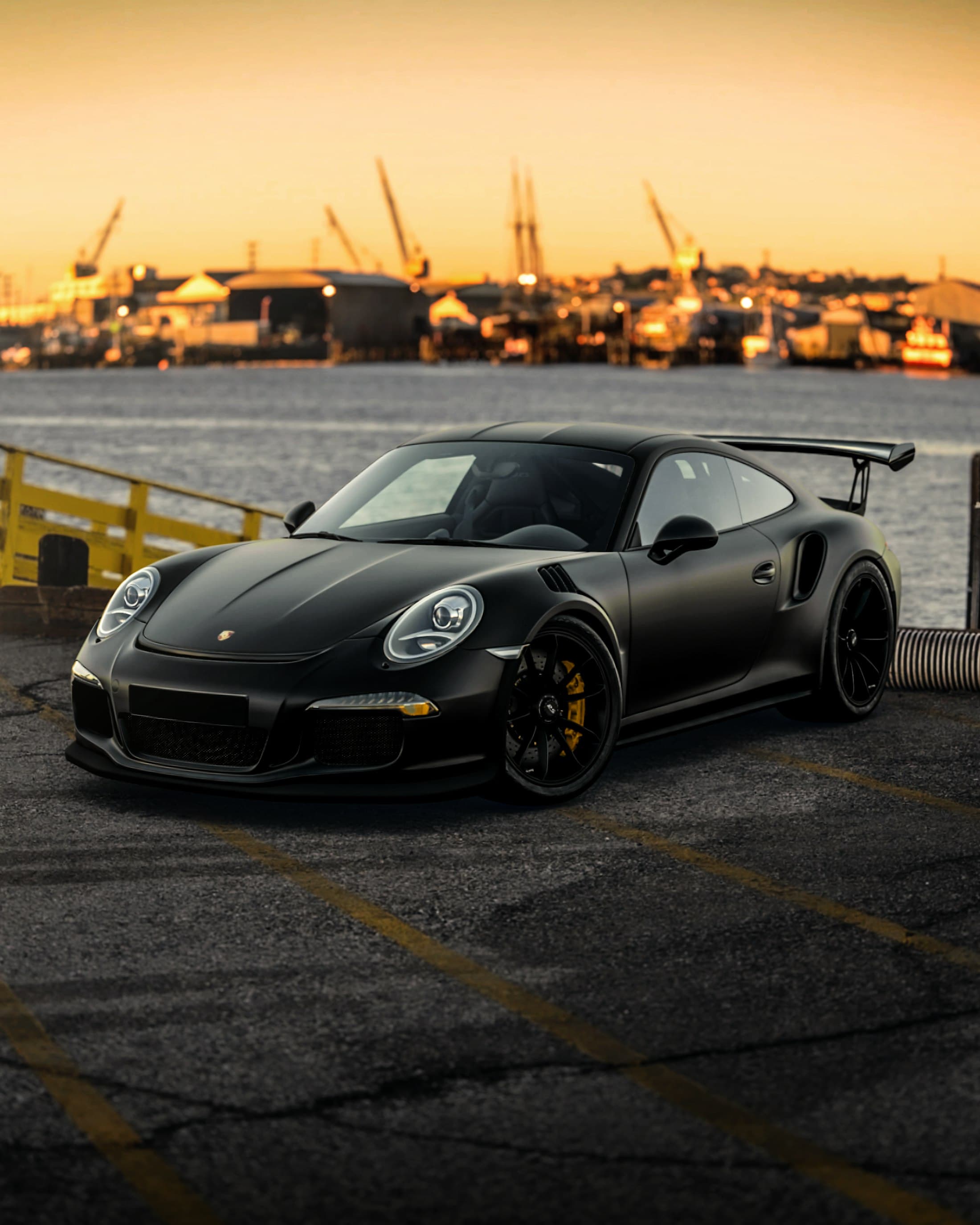 Porsche 911 GT3 RS noire vue de trois quarts